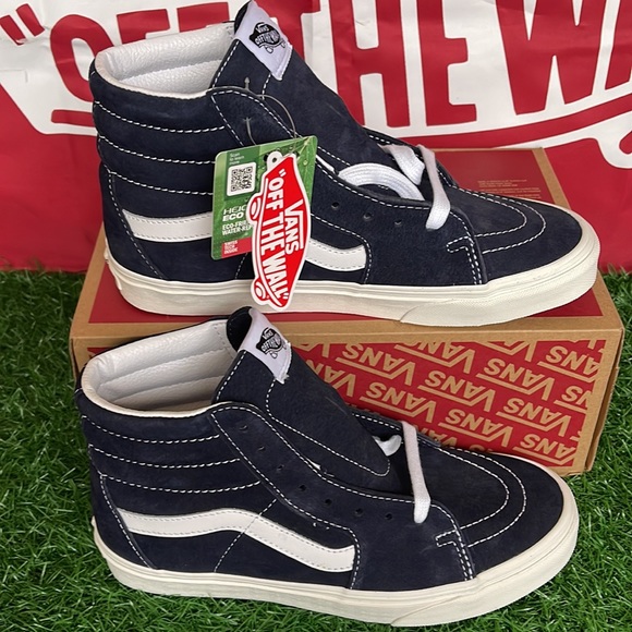 Vans Sk8-Hi
(Pig Suede)Parisian Night/Snow White
VNOA32QG9G5
WMNS sneakers - Picture 2 of 16